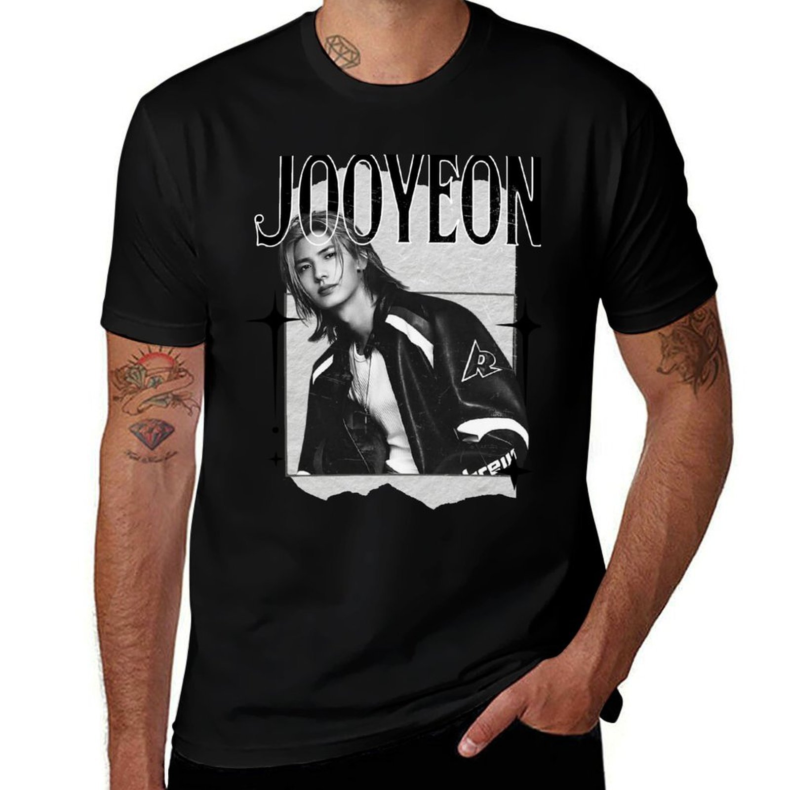 Vintage Fashion Collage - Jooyeon Xdinary Heroes Kpop ボーイバンドモノクロ黒と白のコラージュアートデザイン Tシャツファッションシャツメンズヴィンテージ