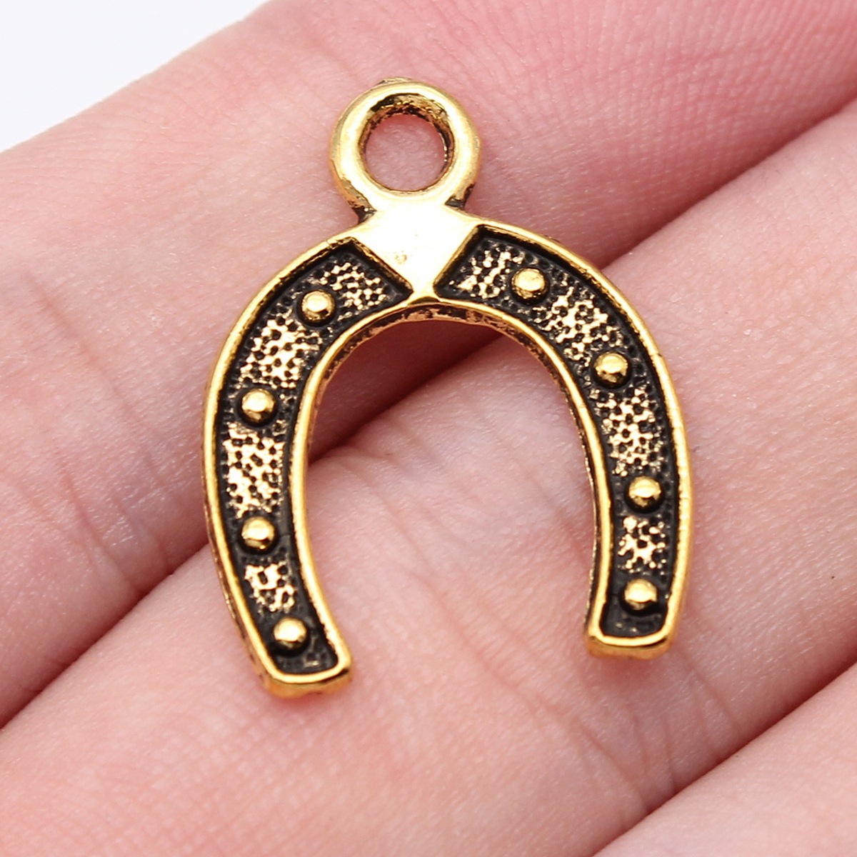 40個 23x18mm(0.91x0.71インチ) 4色 馬 - Vintage Fashion Wholesale のレビューと価格