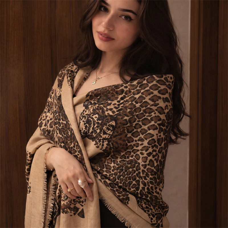 ヴィンテージレオパード柄ヒジャブ＆ヘッドスカーフ、女性用生端 - Vintage Women Fashion のレビューと価格