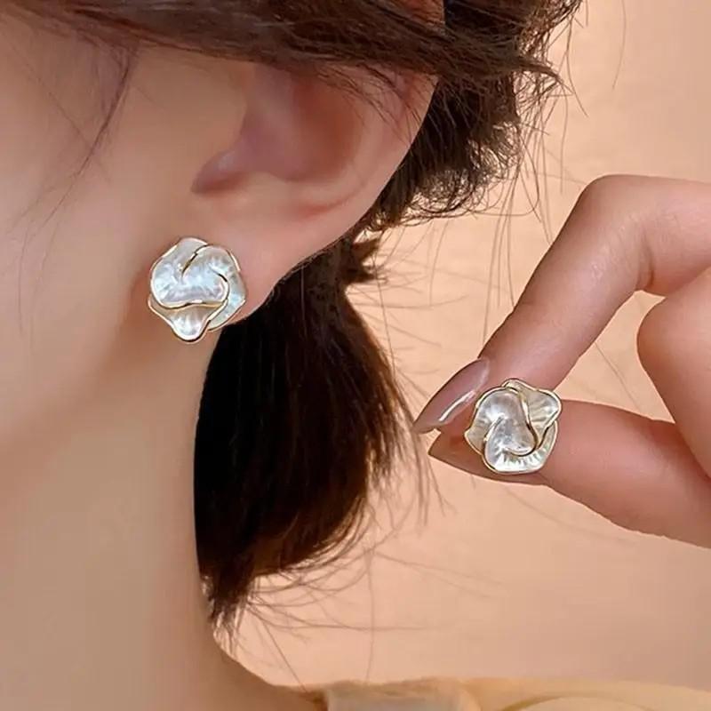 女性のための紫色のオイルドロップフラワー付きヴィンテージイヤ - Vintage Fashion Trends 2026 のレビューと価格